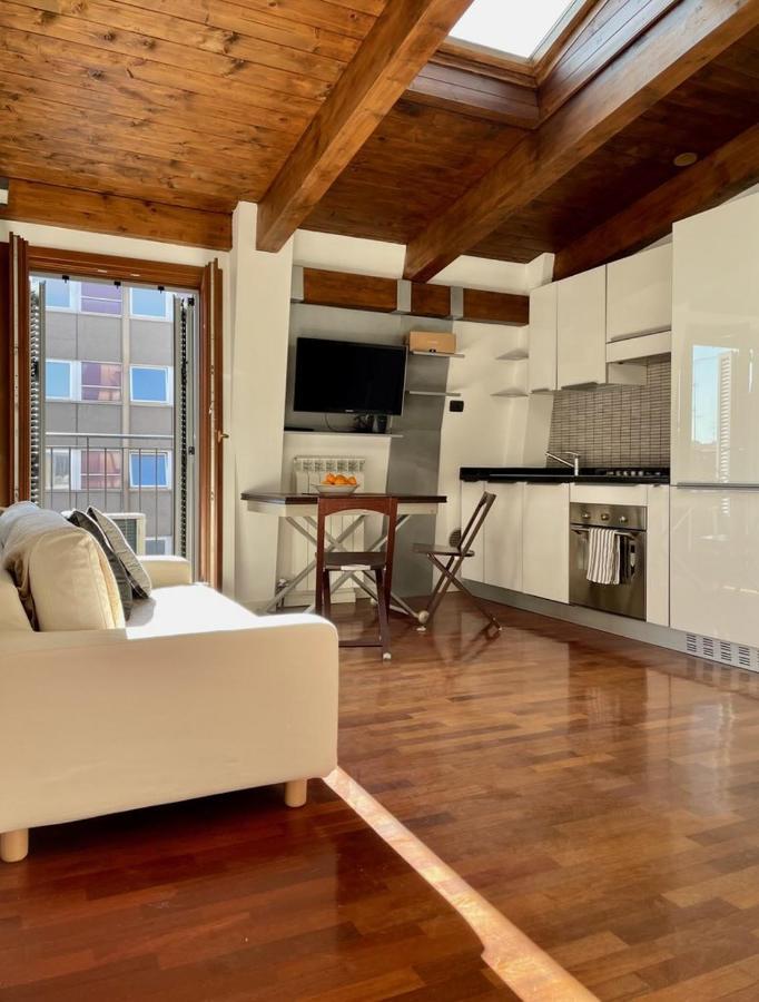 Porta Venezia-Cozy Apartment Milan Bagian luar foto
